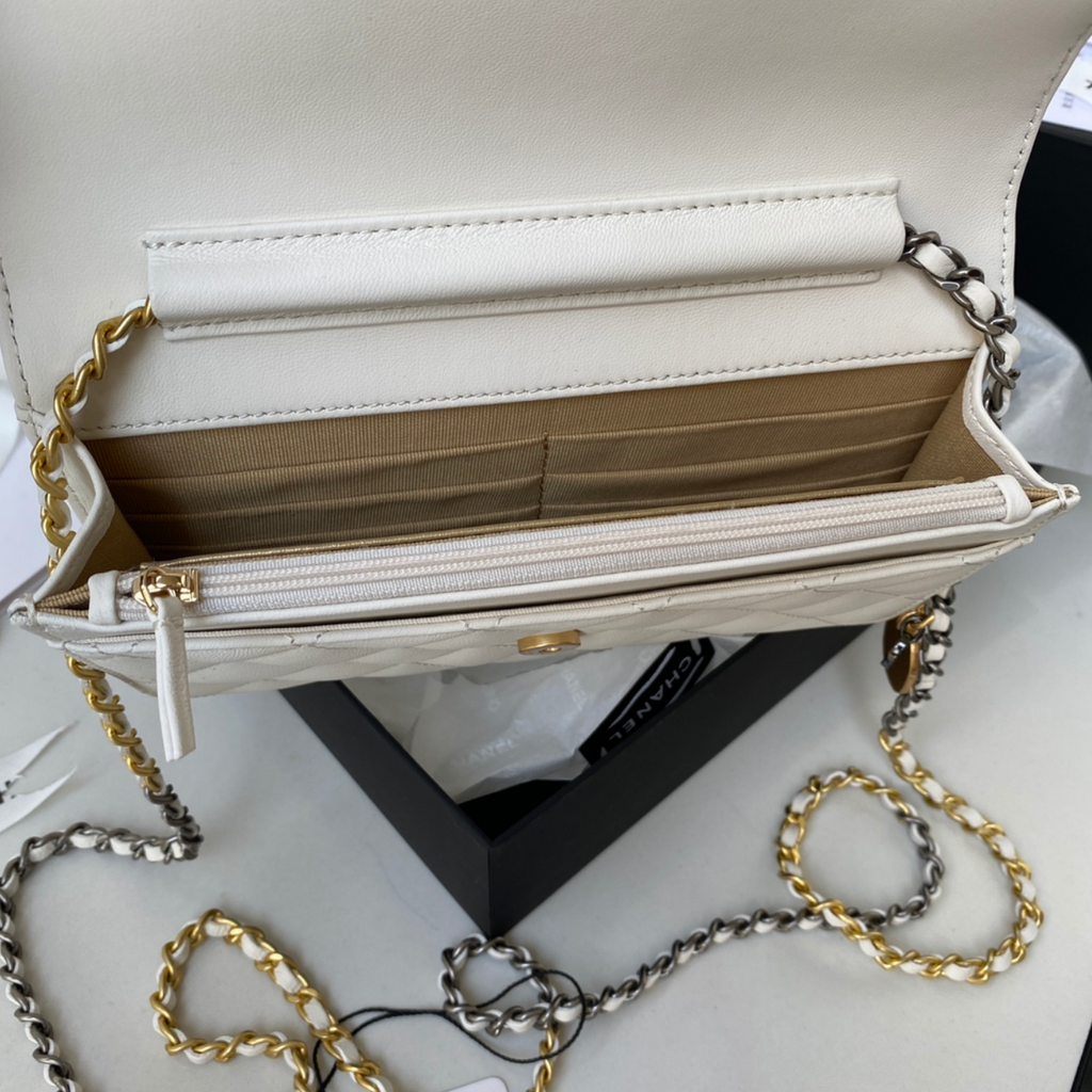 Classic Quilted Wallet on Chain