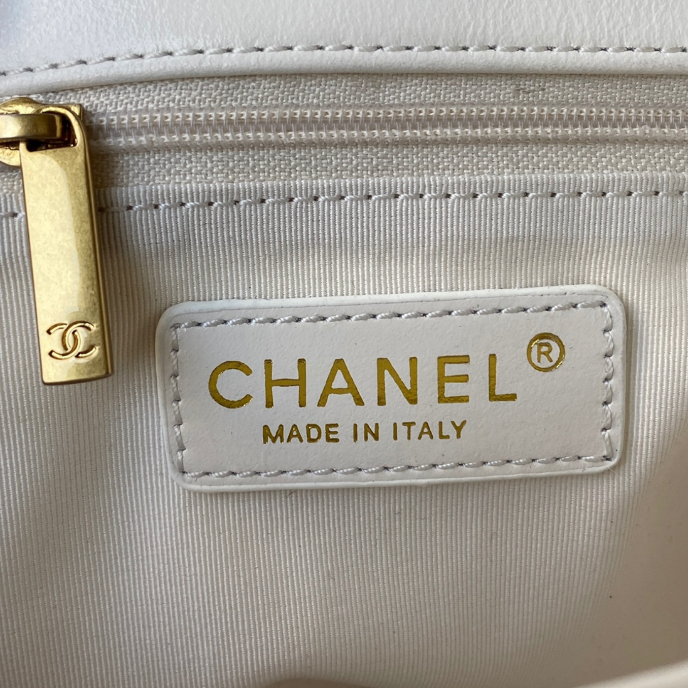 Medium Pearl Strap Bag