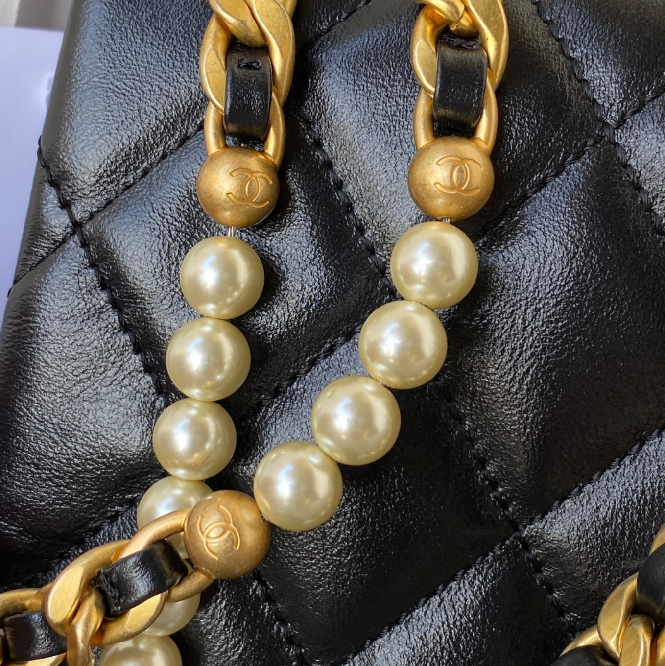 Medium Pearl Strap Bag