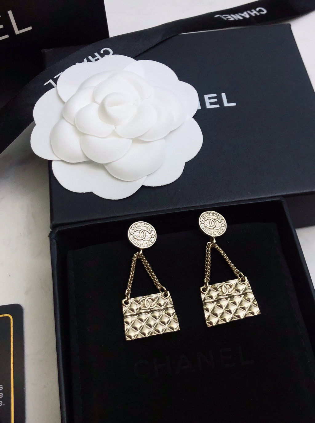 Quilted Bag Drop Earrings – Gold-Tone Statement with Chain Detail
