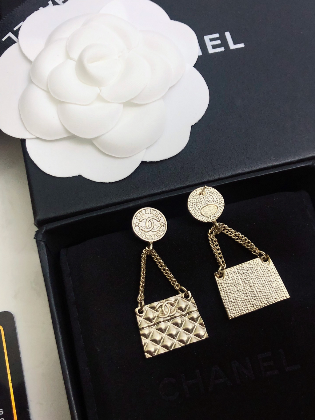 Quilted Bag Drop Earrings – Gold-Tone Statement with Chain Detail