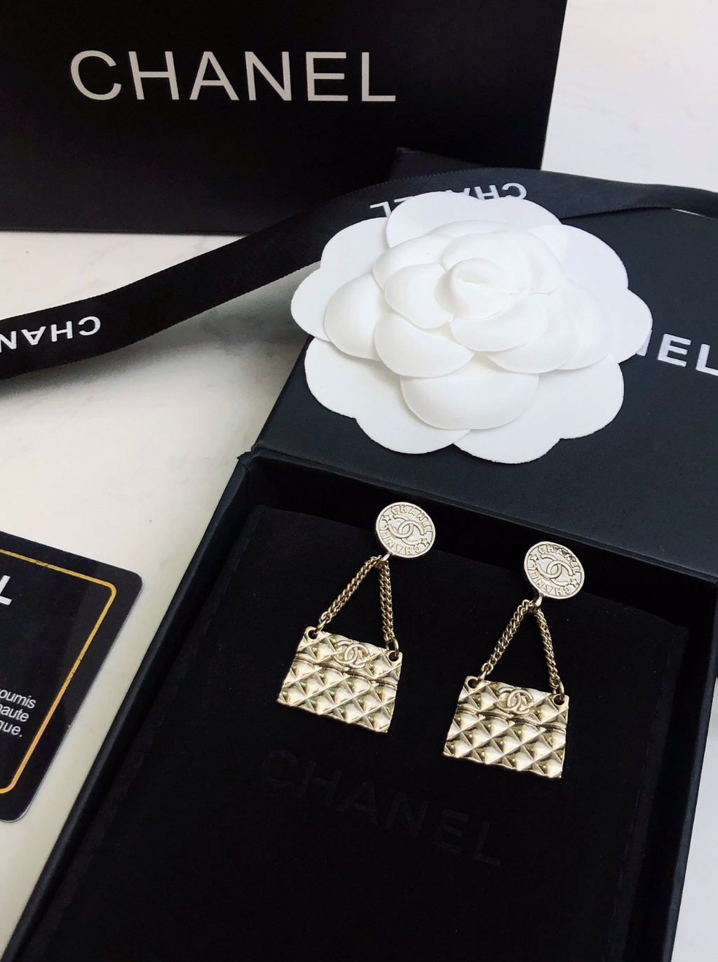 Quilted Bag Drop Earrings – Gold-Tone Statement with Chain Detail