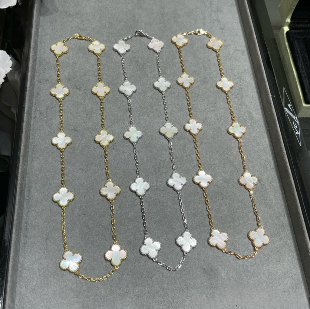 Clover Necklace – Mother of Pearl