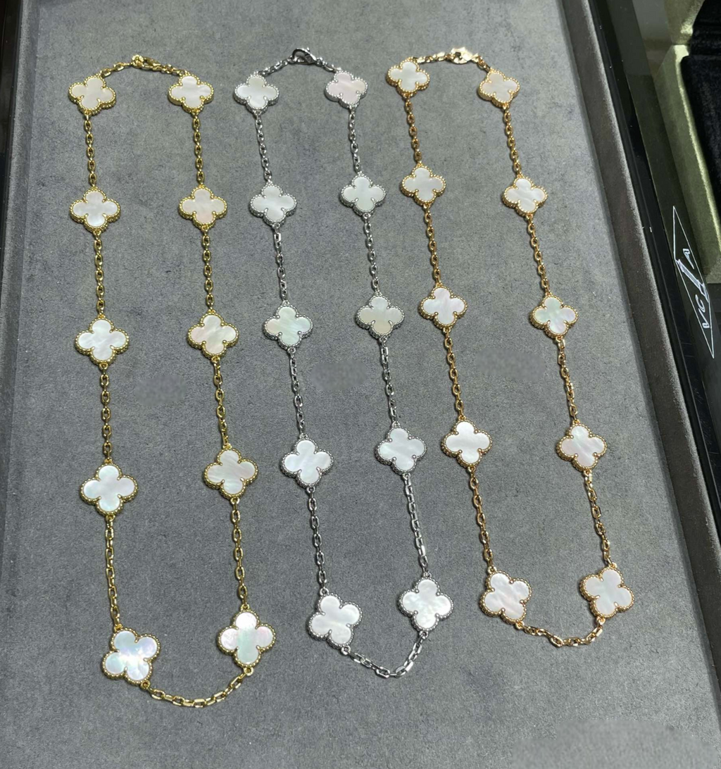 Clover Necklace – Mother of Pearl