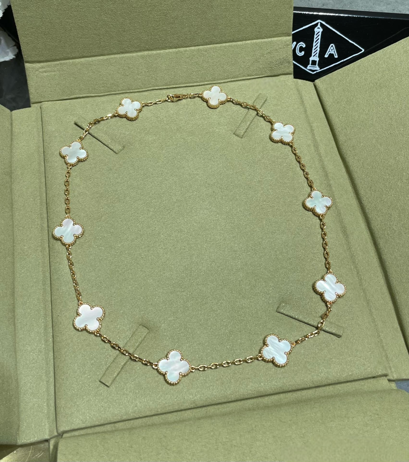 Clover Necklace – Mother of Pearl