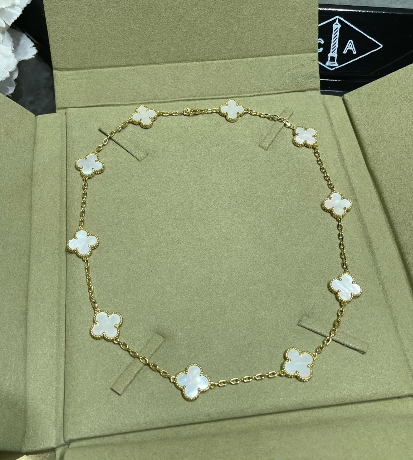 Clover Necklace – Mother of Pearl