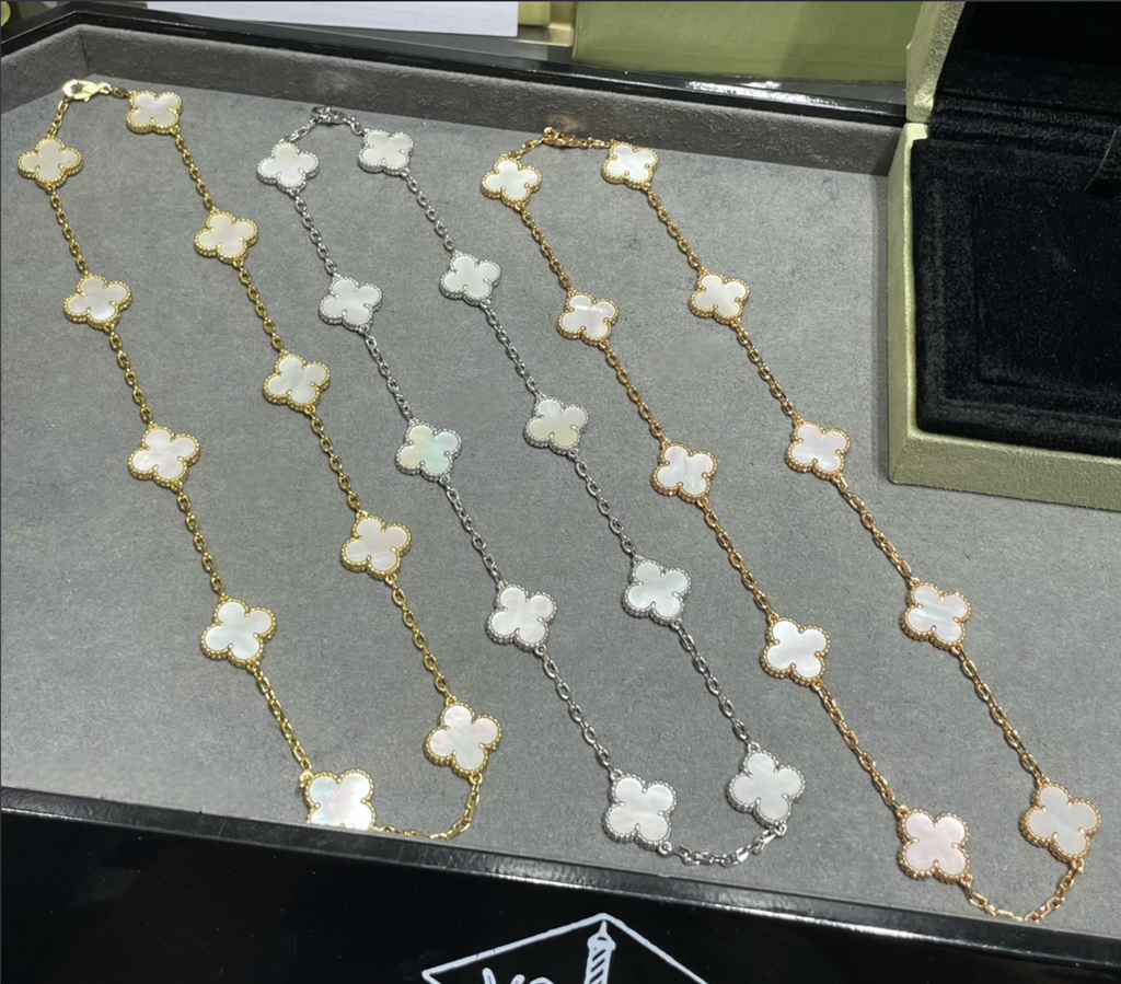 Clover Necklace – Mother of Pearl