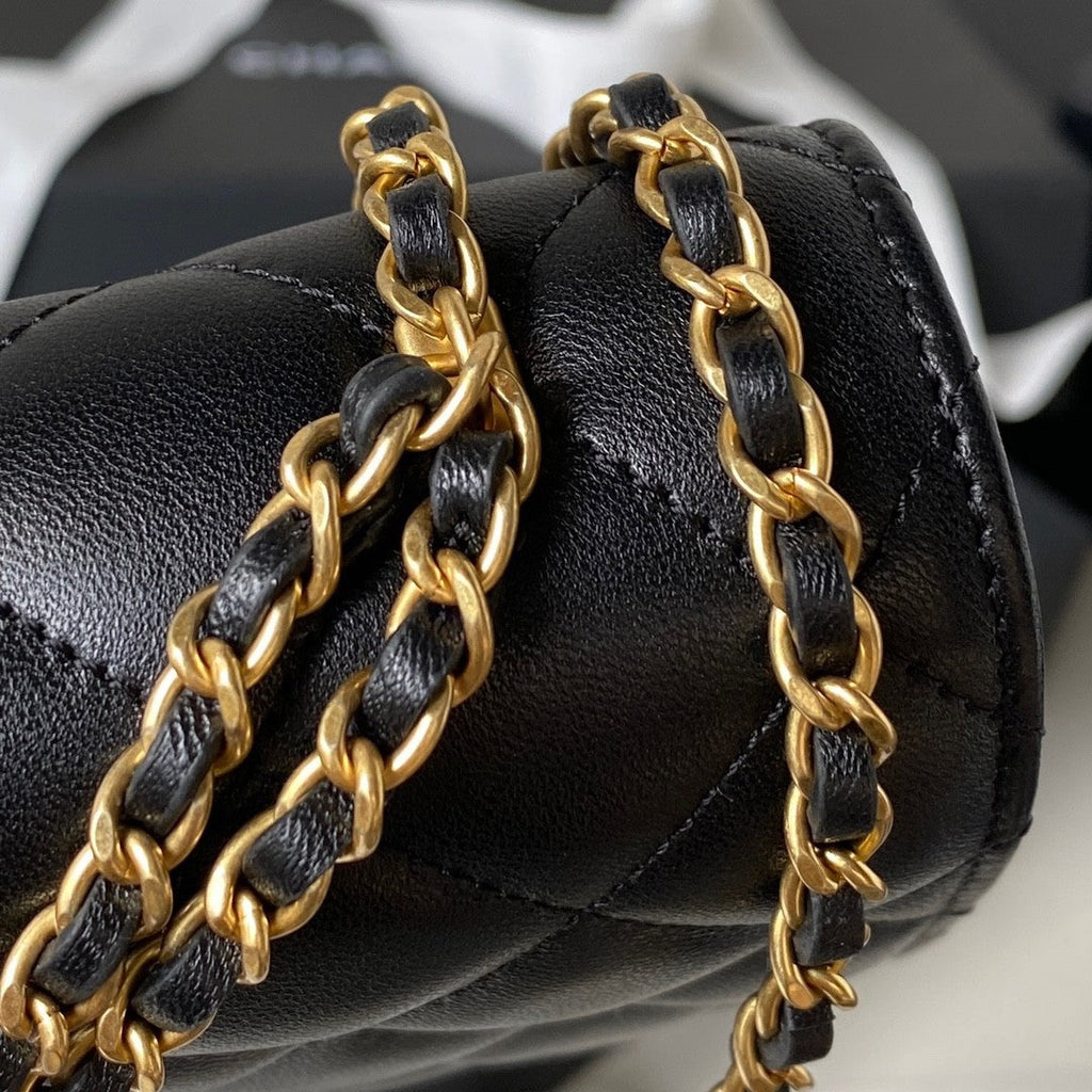 19 Woc Quilted Chain Bag