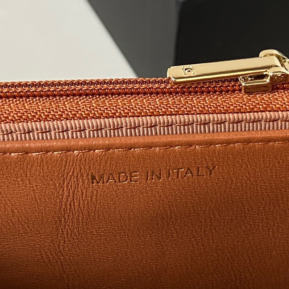 19 Woc Quilted Chain Bag