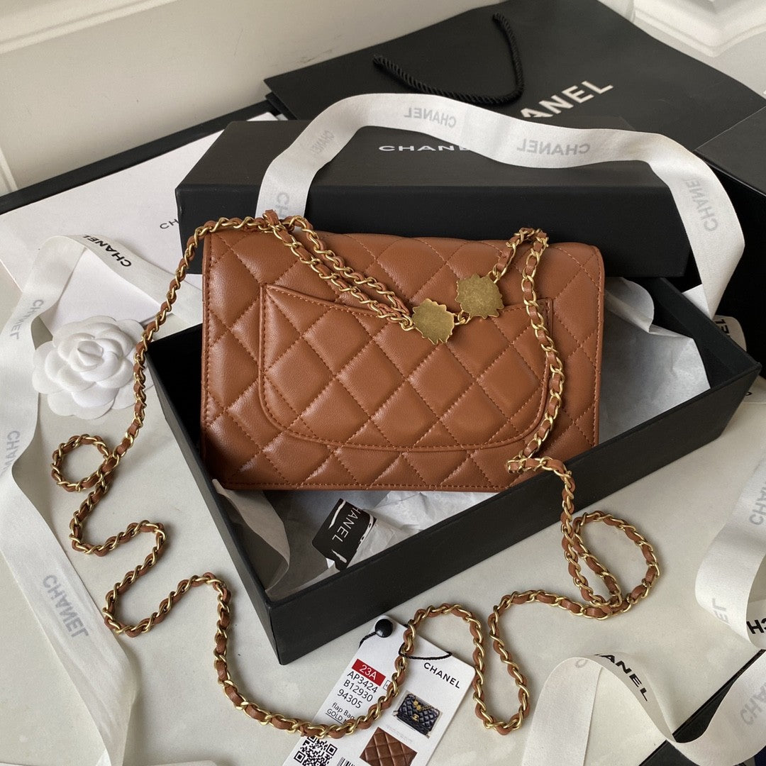 19 Woc Quilted Chain Bag