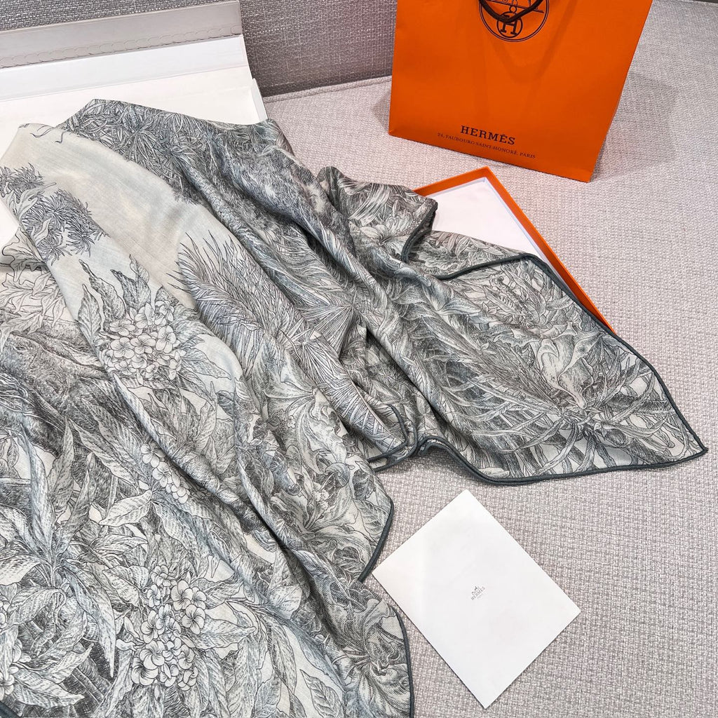 “Francois Houtin” Botanical Garden Cashmere & Silk Shawl 136 x 137 cm – Grey Green