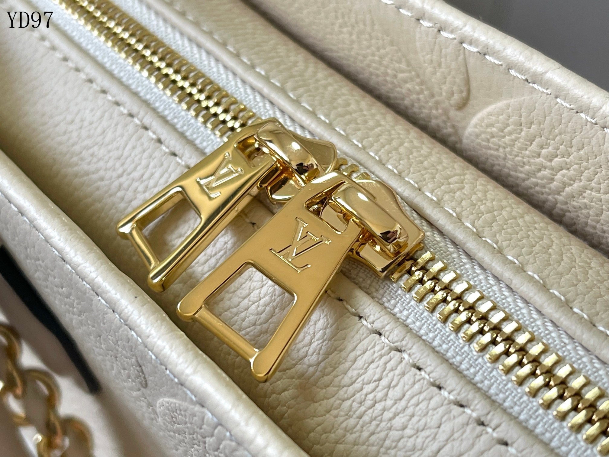 OnTheGo East West Bag