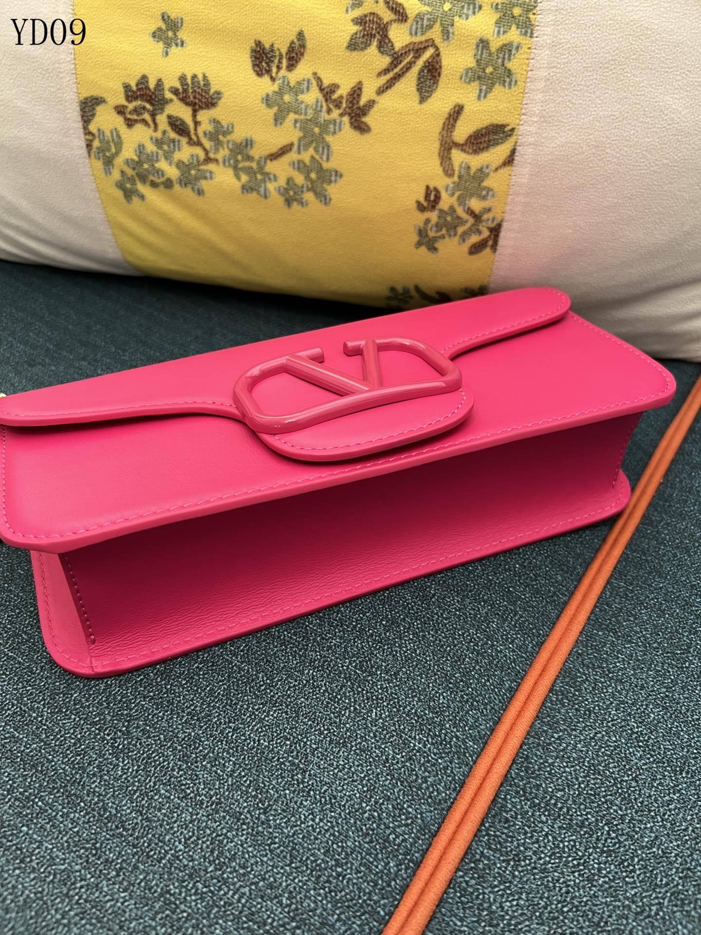 Garavani VLogo Signature Bag