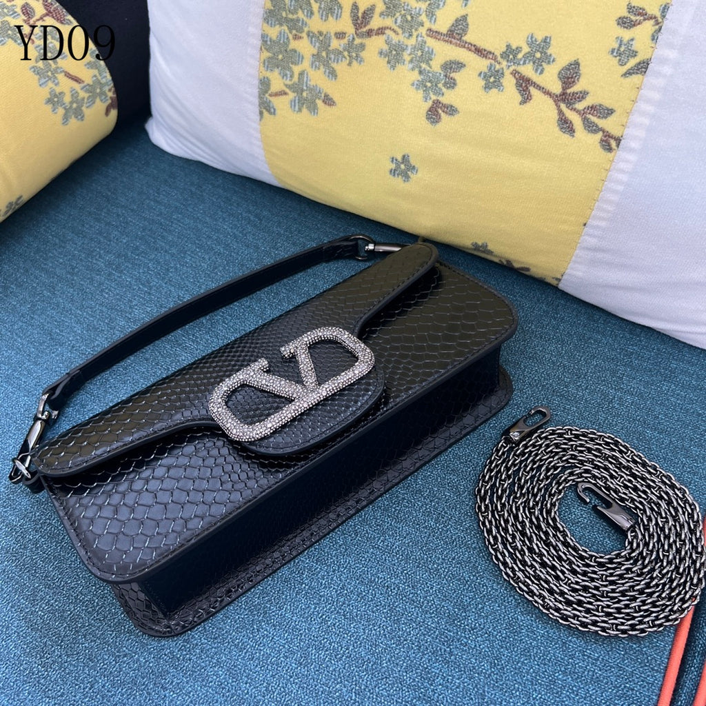 Garavani VLogo Signature Ayers Leather Bag