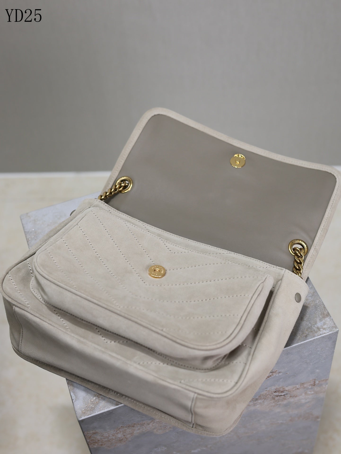 Niki Medium Shoulder Bag