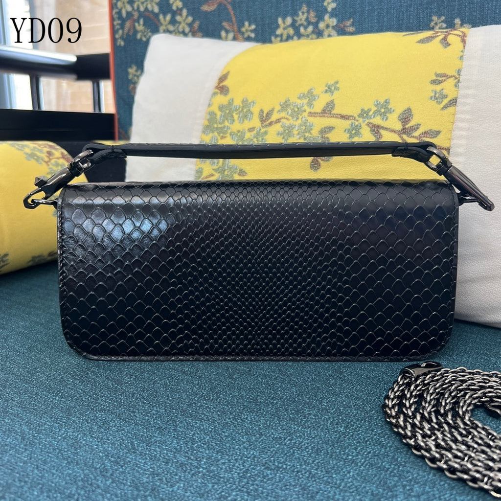 Garavani VLogo Signature Ayers Leather Bag