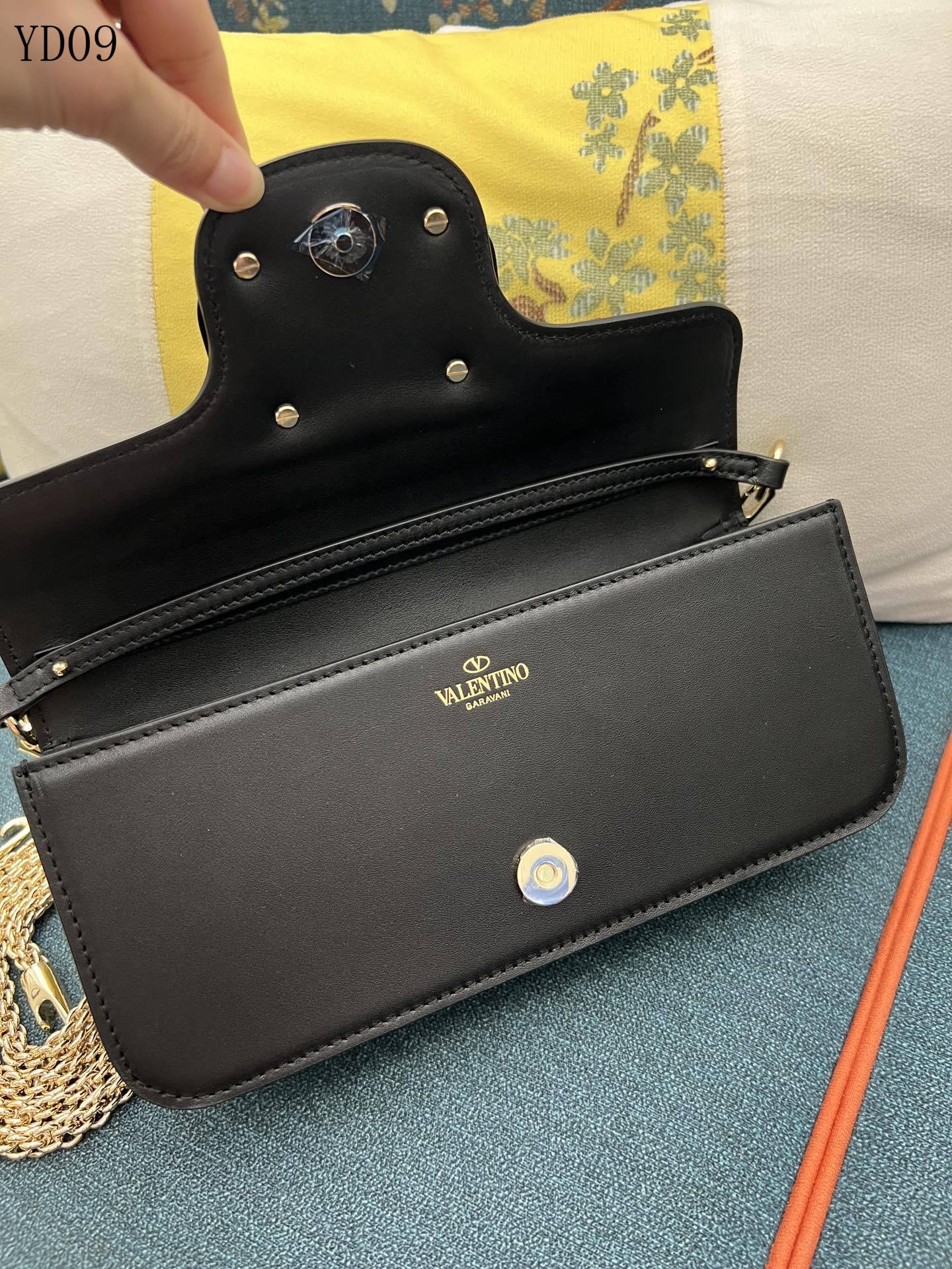 Garavani VLogo Signature Bag