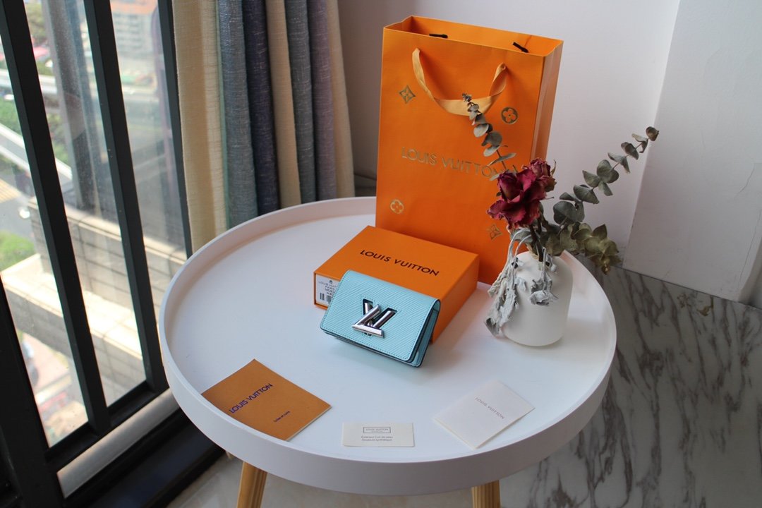 Epi Leather Twist Wallet