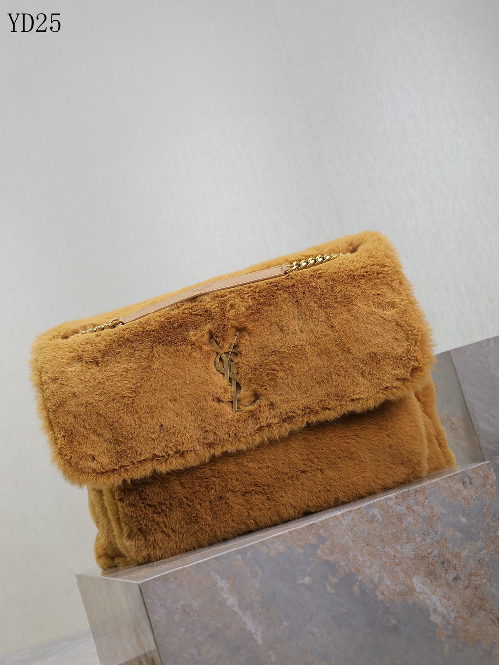 Niki Large in Shearling Bag