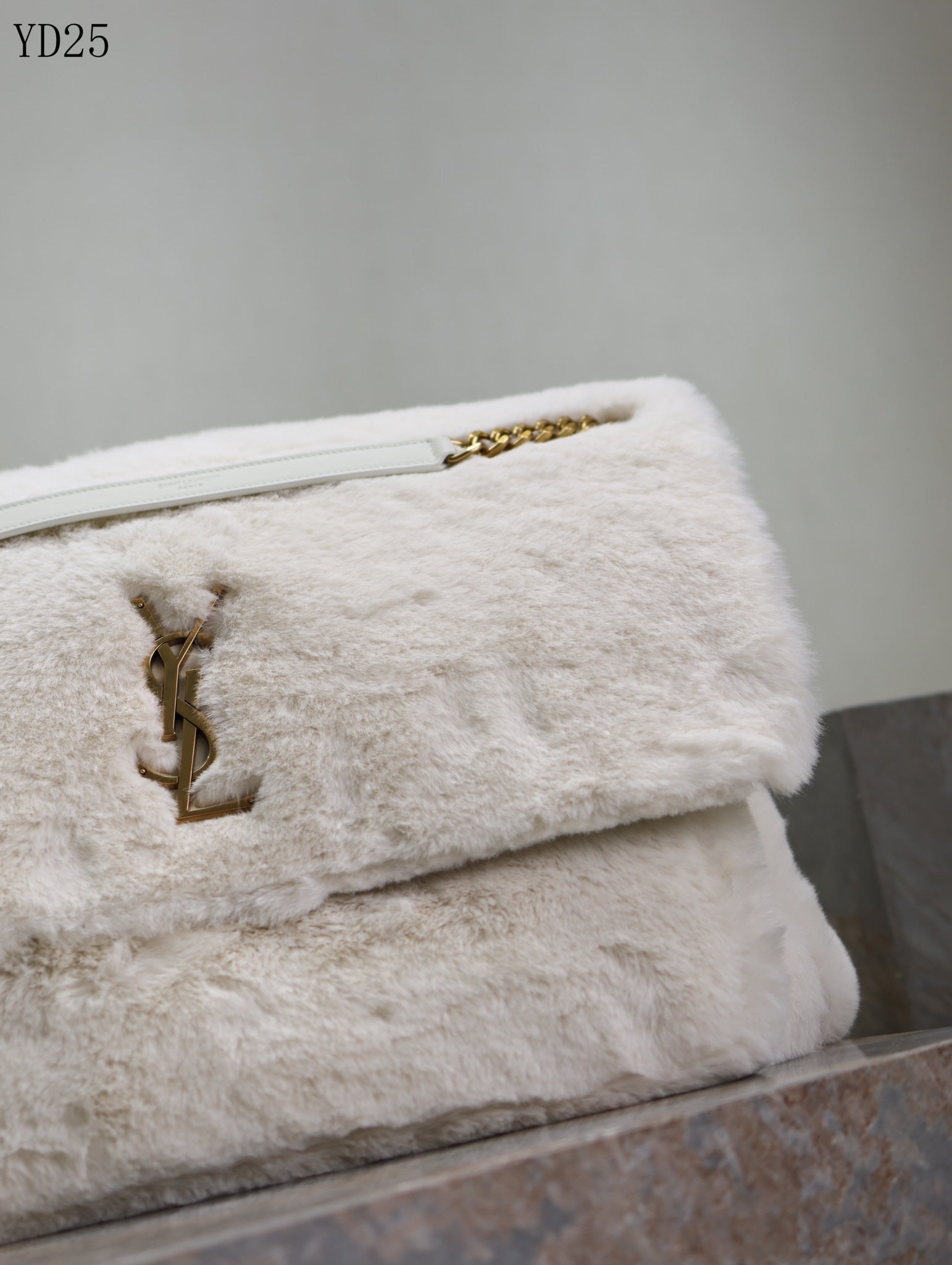 Niki Large in Shearling Bag