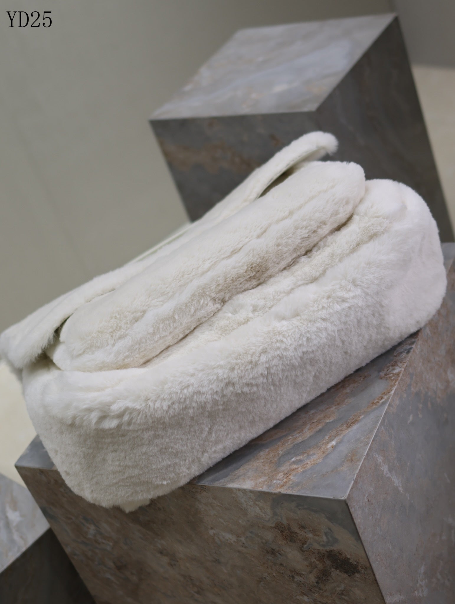 Niki Large in Shearling Bag