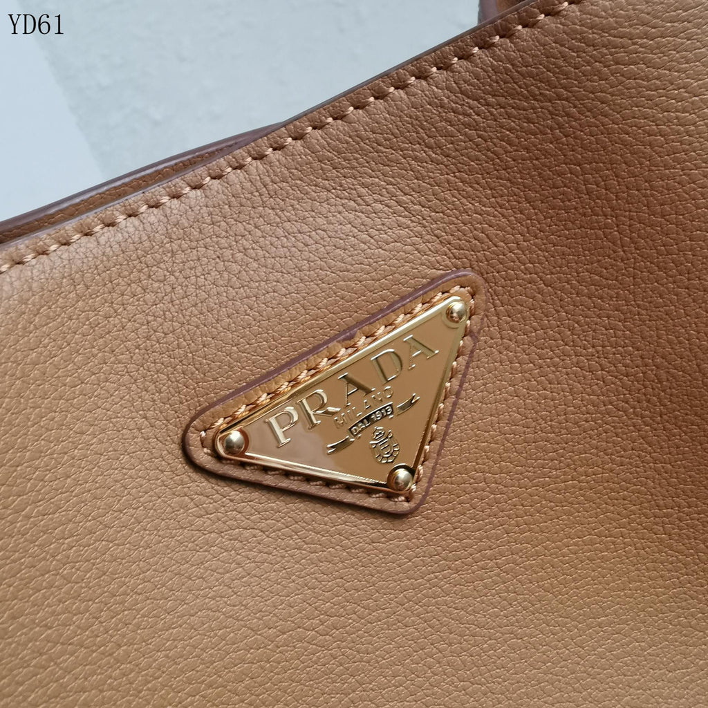 Tote Bag in Soft Grain Leather