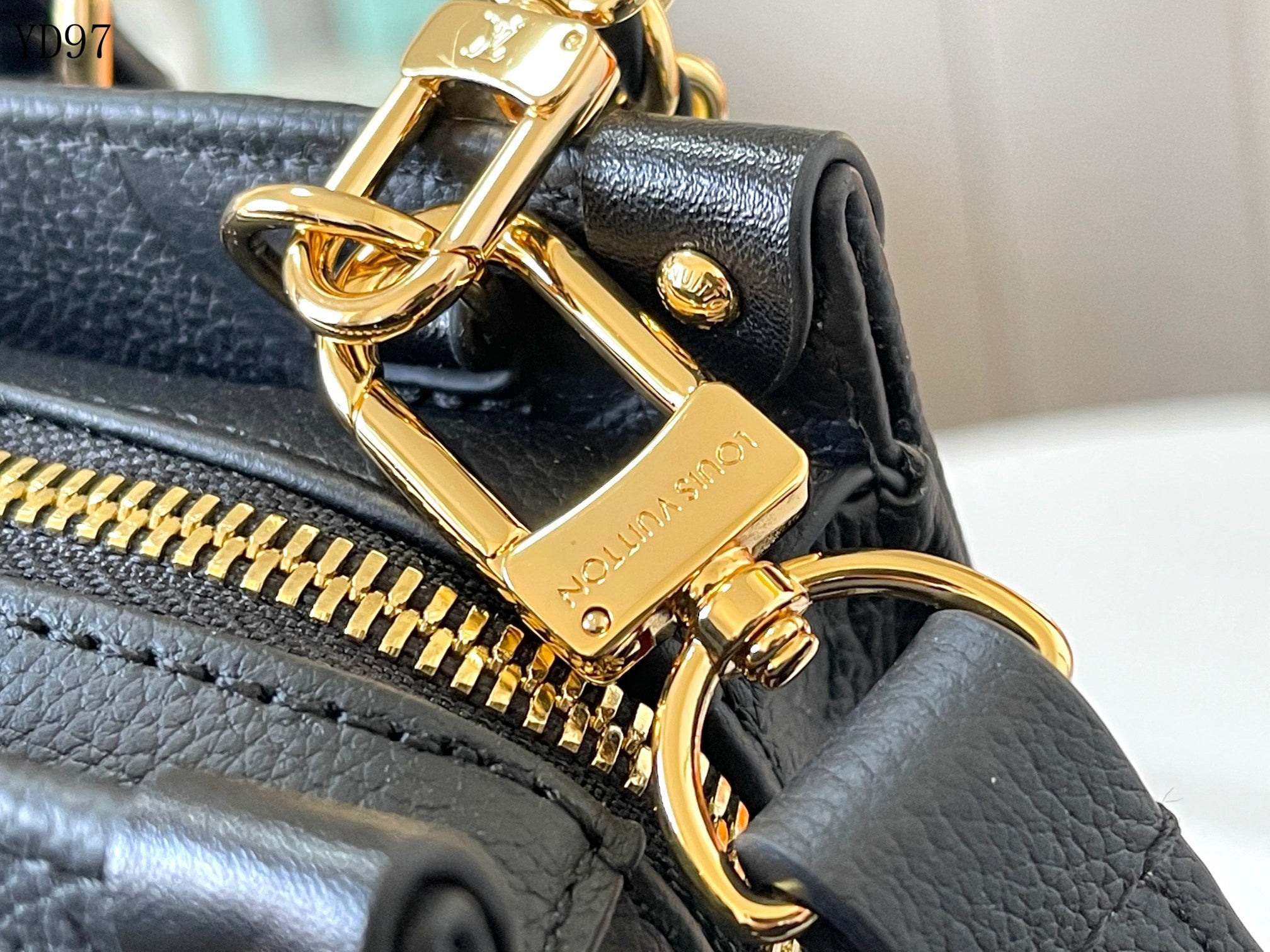 OnTheGo East West Bag