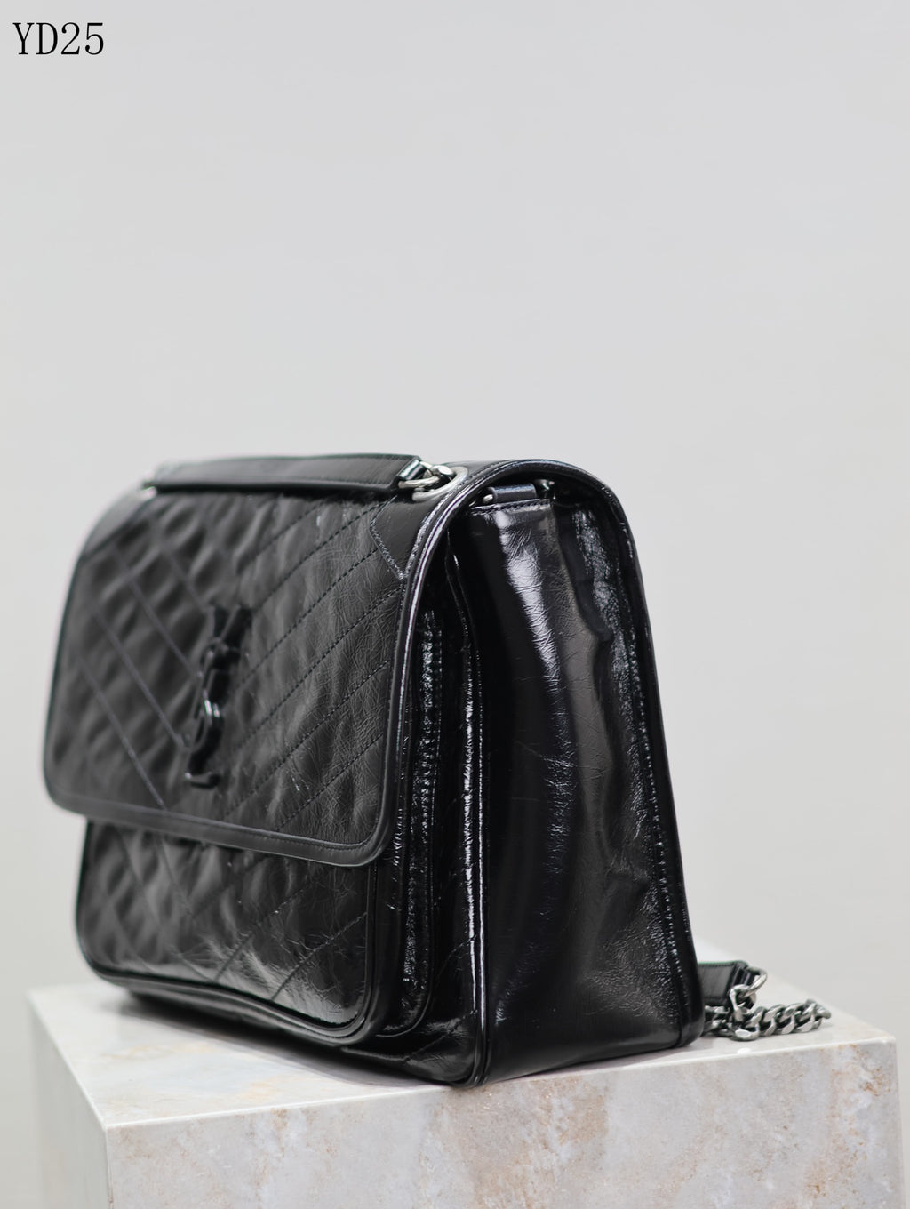 Niki Medium Leather Shoulder Bag