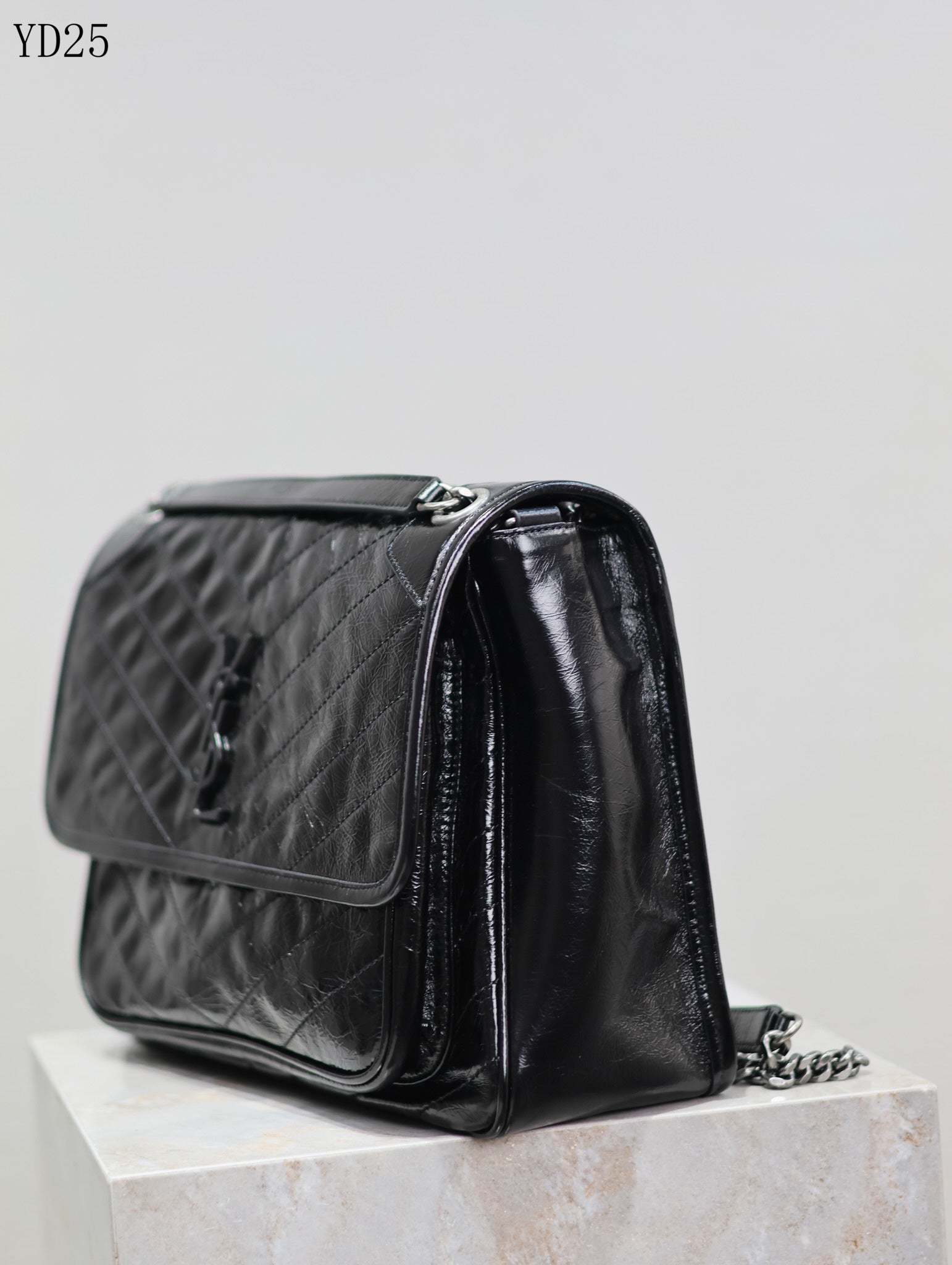 Niki Medium Leather Shoulder Bag