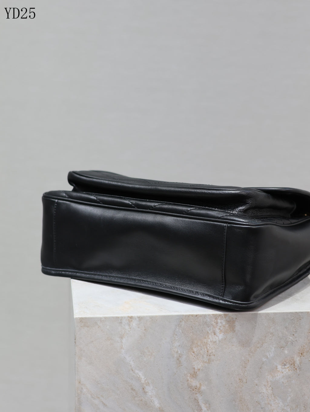 Niki Medium Leather Bag