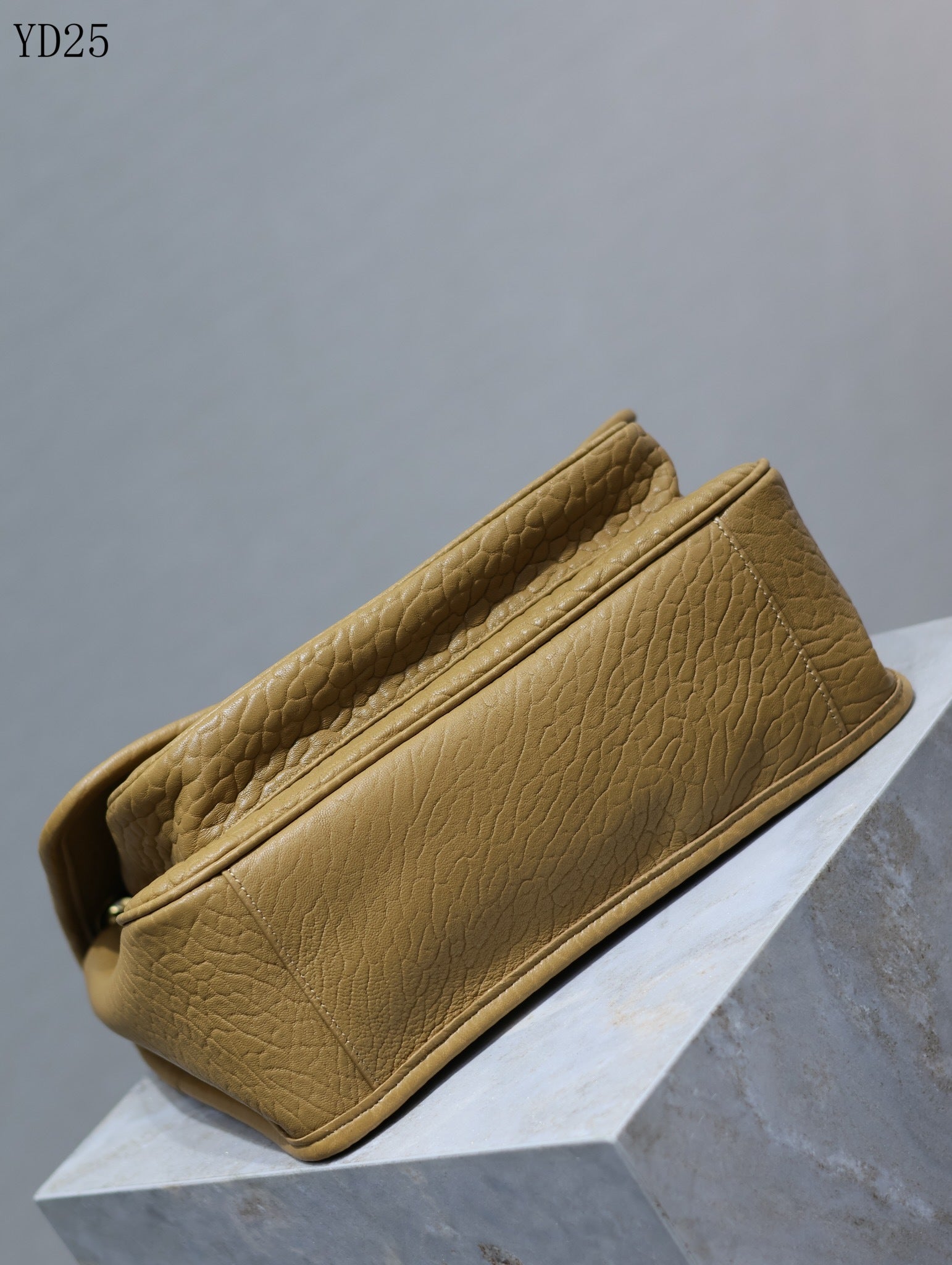 Niki Medium Shoulder Bag