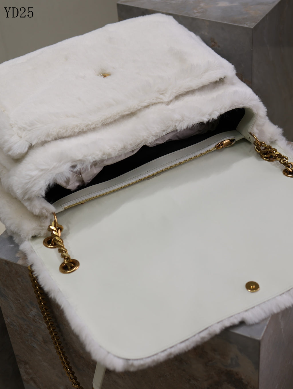 Niki Large in Shearling Bag