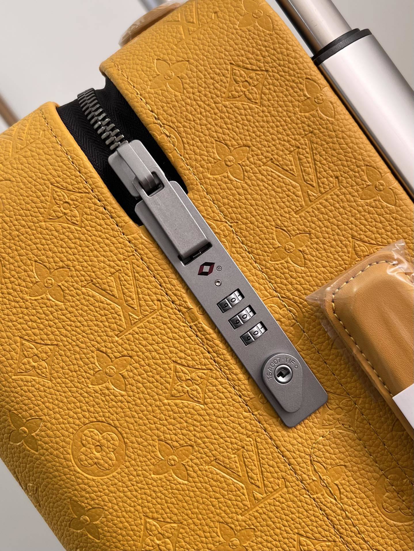 Horizon Style Cabin Suitcase