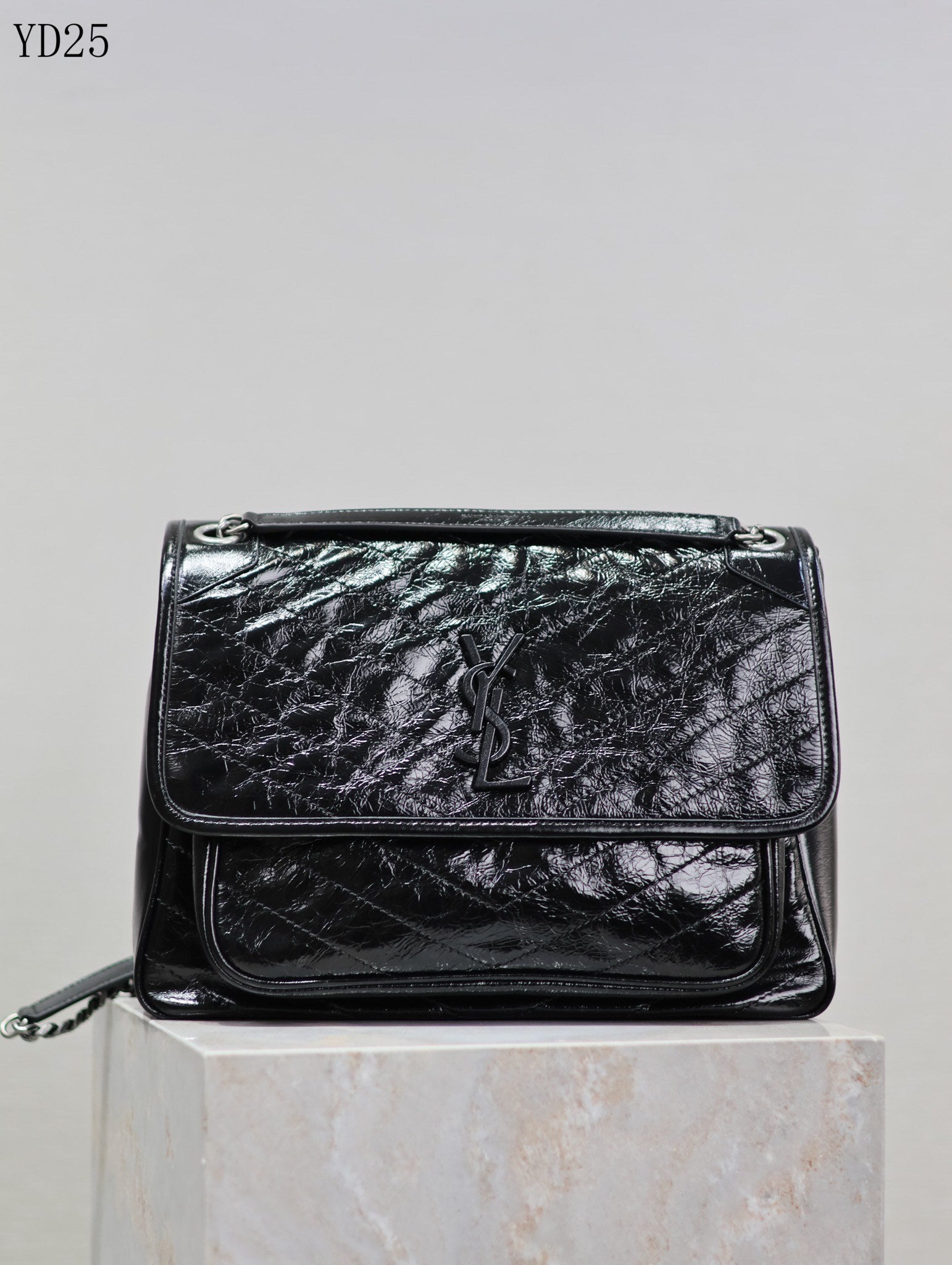 Niki Medium Leather Shoulder Bag