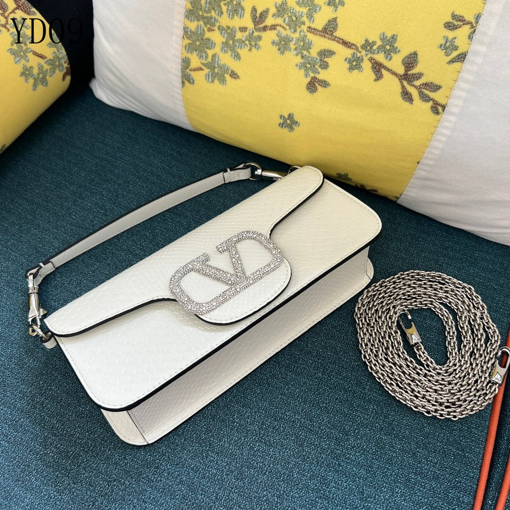 Garavani VLogo Signature Ayers Leather Bag