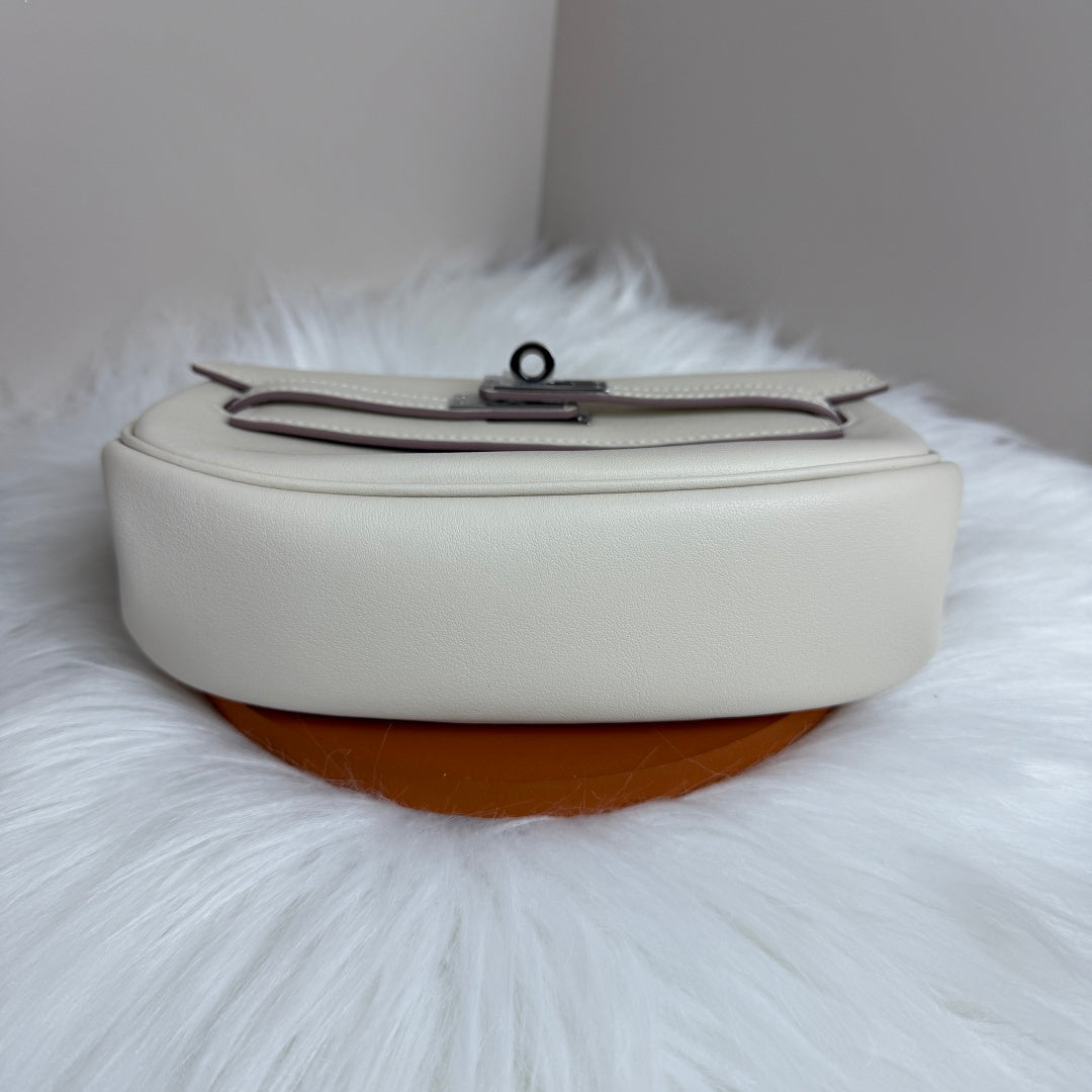 Kelly Move Moon Bag – Swift Leather, Silver hardware