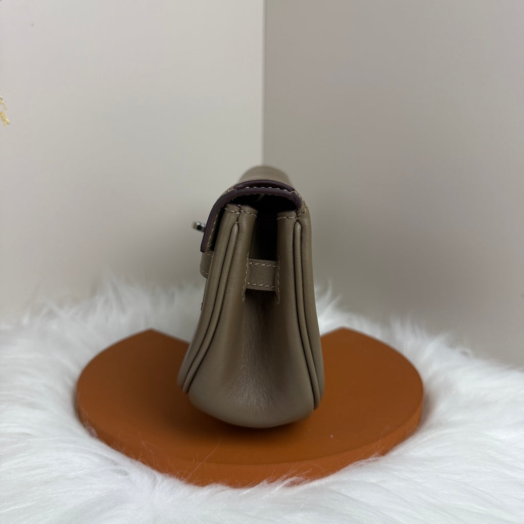 Kelly Move Moon Bag – Swift Leather, Silver hardware