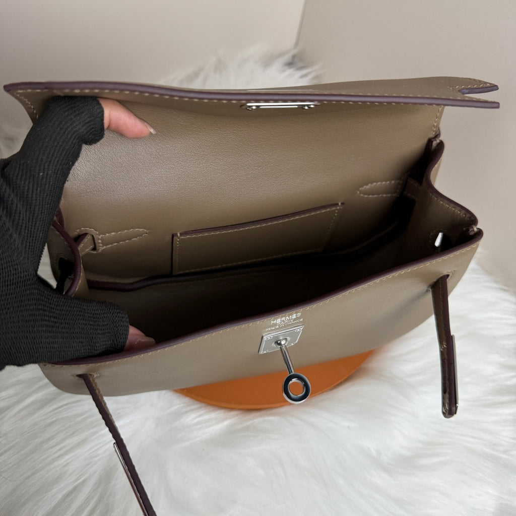 Kelly Move Moon Bag – Swift Leather, Silver hardware