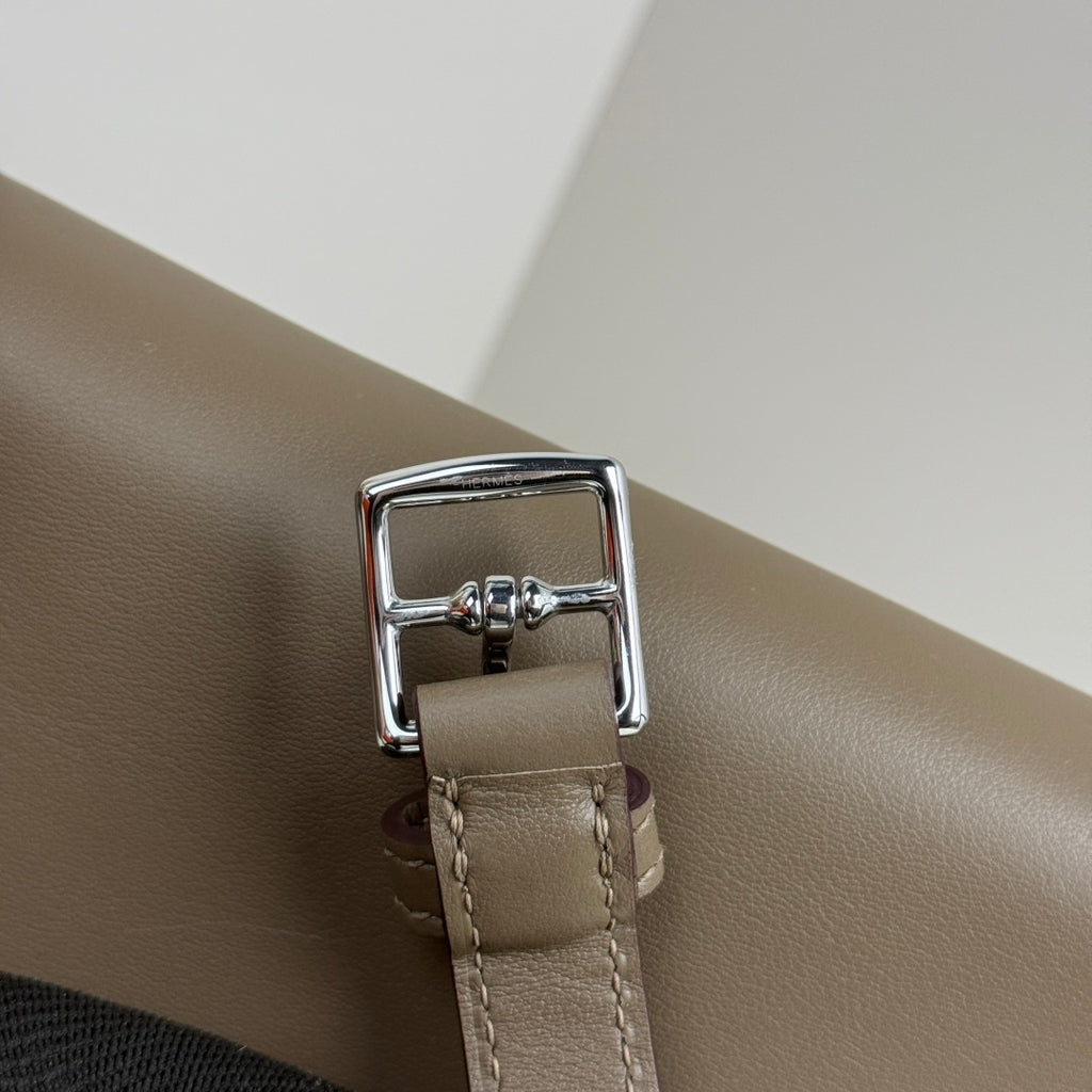 Kelly Move Moon Bag – Swift Leather, Silver hardware