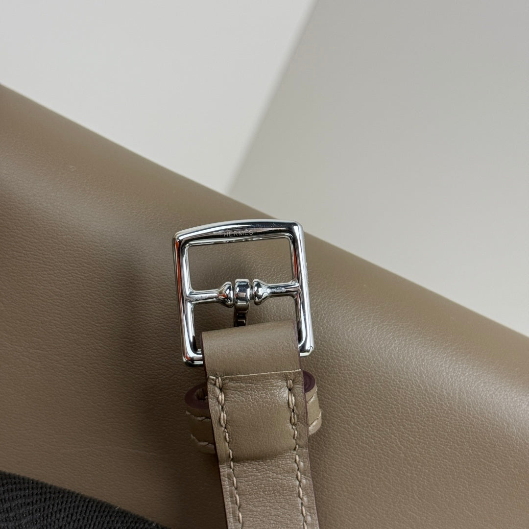 Kelly Move Moon Bag – Swift Leather, Silver hardware