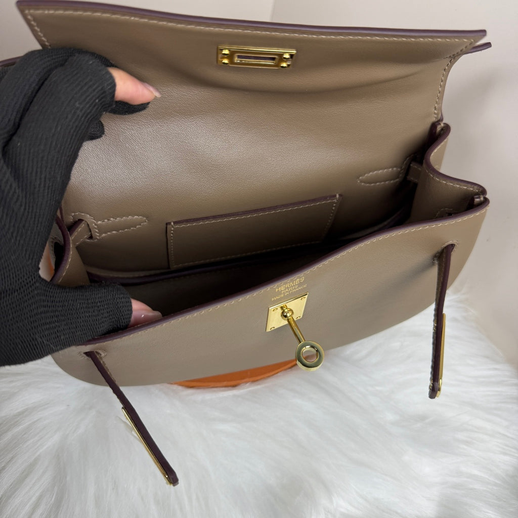 Kelly Move Moon Bag – Swift Leather, Gold hardware