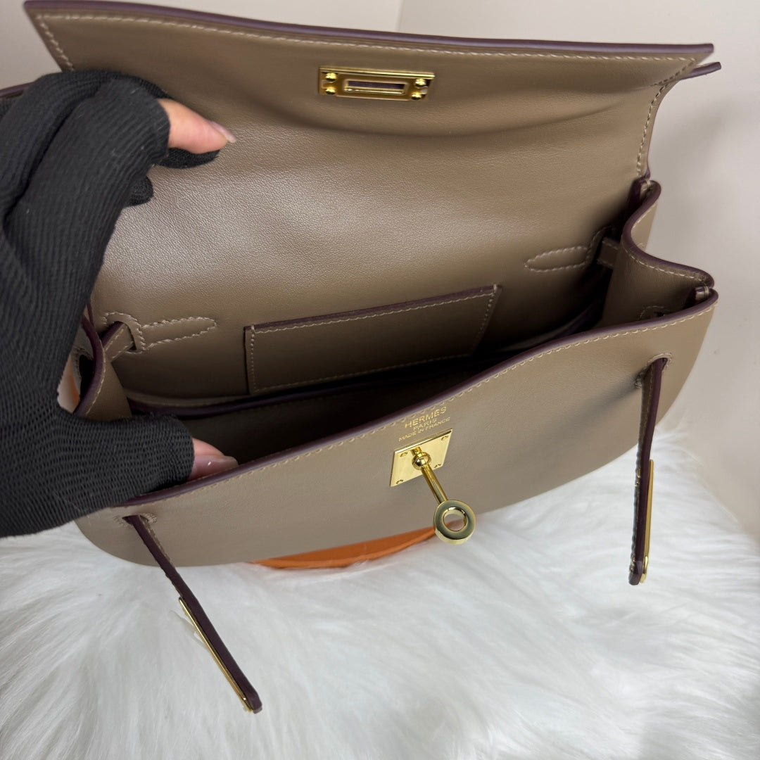 Kelly Move Moon Bag – Swift Leather, Gold hardware