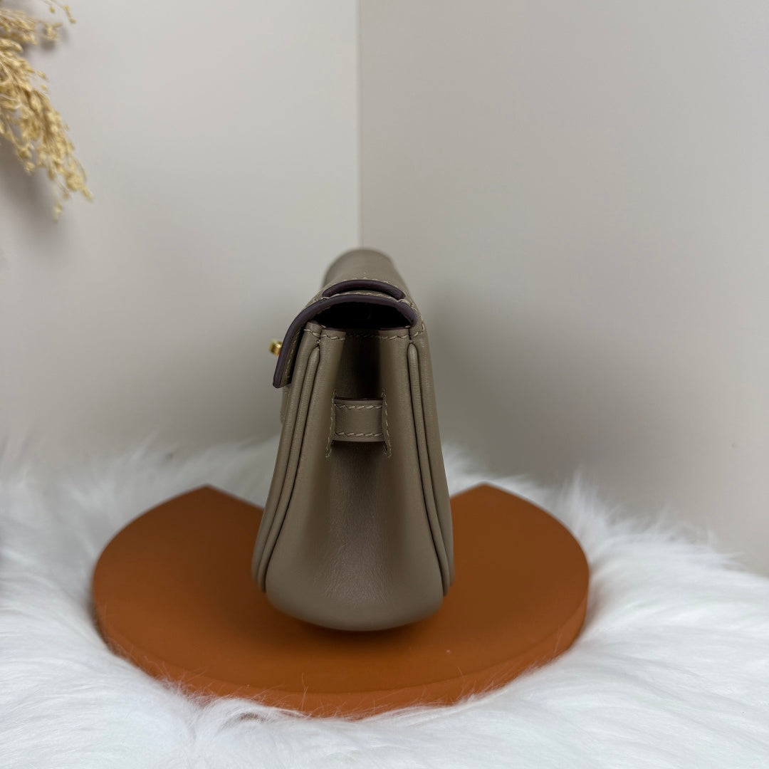 Kelly Move Moon Bag – Swift Leather, Gold hardware