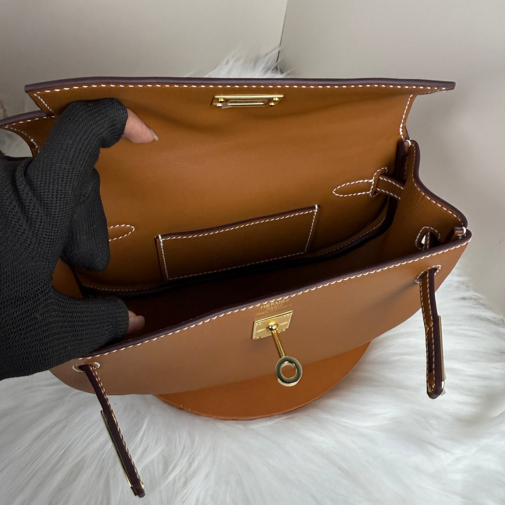 Kelly Move Moon Bag – Swift Leather, Gold hardware