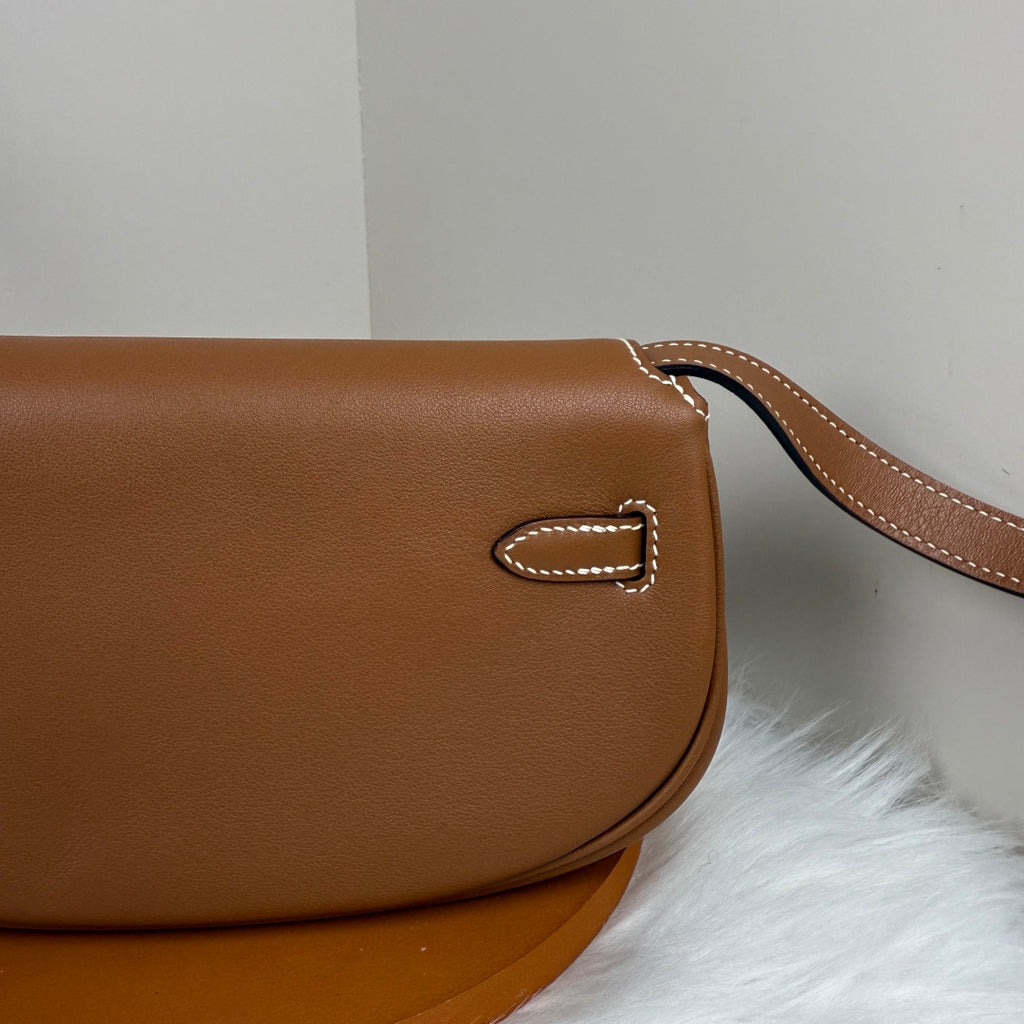 Kelly Move Moon Bag – Swift Leather, Silver hardware