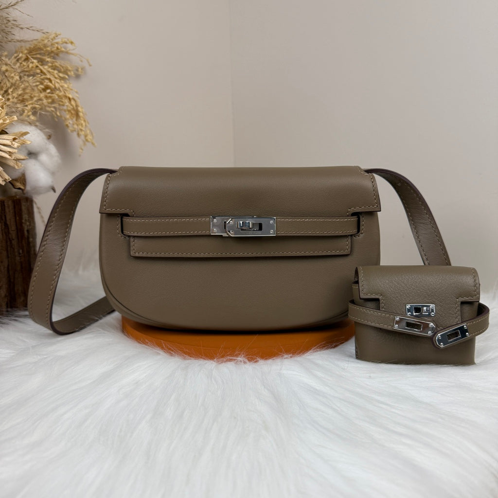 Kelly Move Moon Bag – Swift Leather, Silver hardware