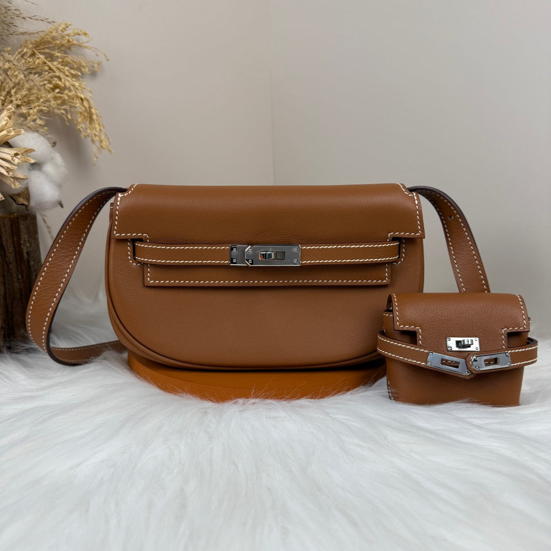 Kelly Move Moon Bag – Swift Leather, Silver hardware