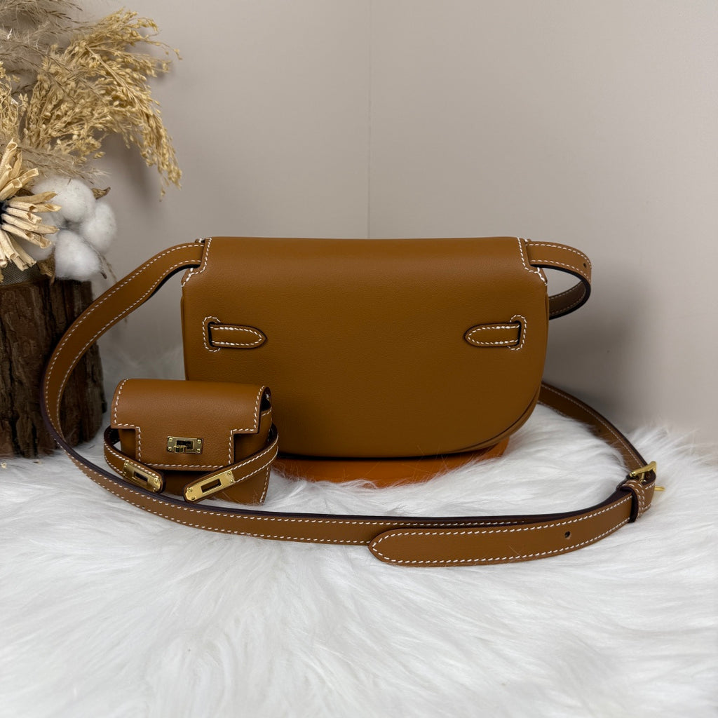 Kelly Move Moon Bag – Swift Leather, Gold hardware