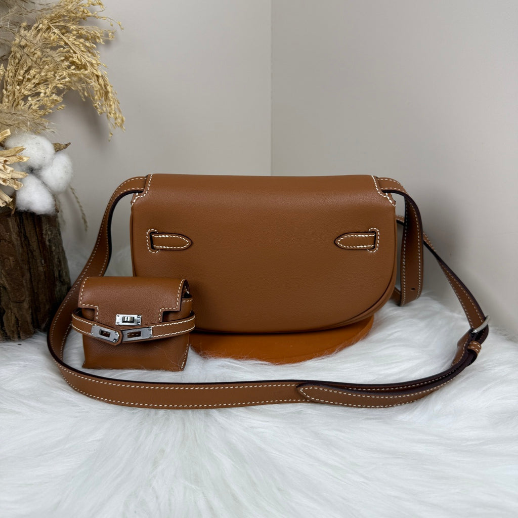 Kelly Move Moon Bag – Swift Leather, Silver hardware