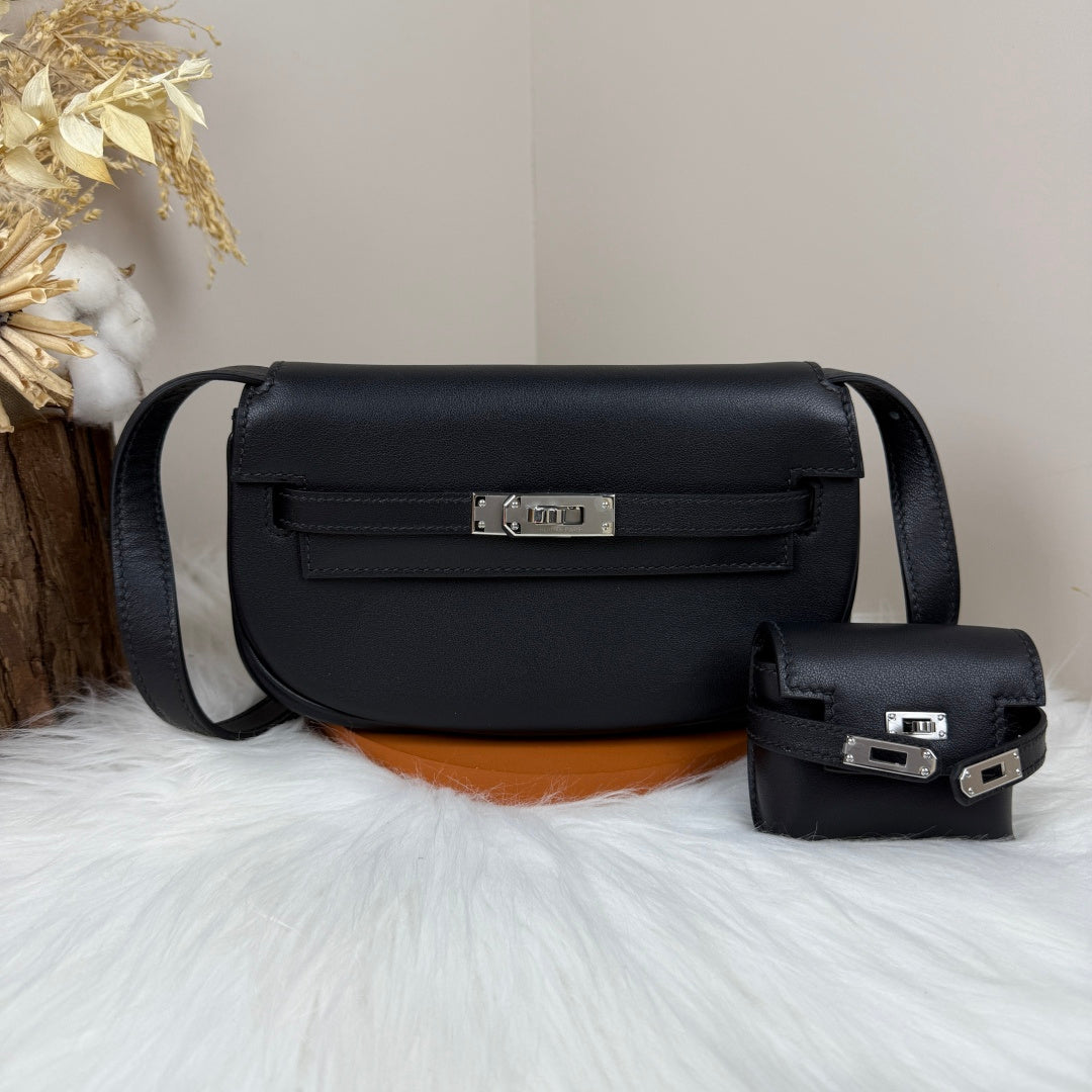 Kelly Move Moon Bag – Swift Leather, Silver hardware